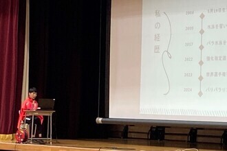 講演中の田中選手