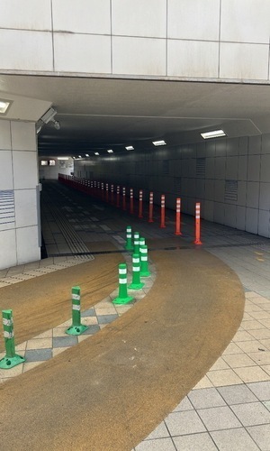 ツインウェイヴ地下道(2)