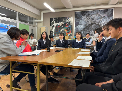 3:コーナーの後半は生徒会の皆さんが“田中先輩”に質問。後輩たちの質問に冗談を交えながらも丁寧に答えている姿が印象的でした