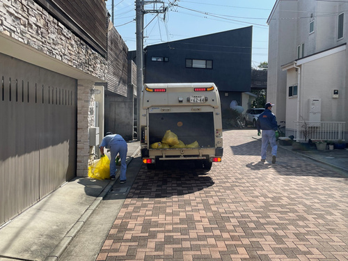 1:浜竹4丁目での戸別収集の様子
