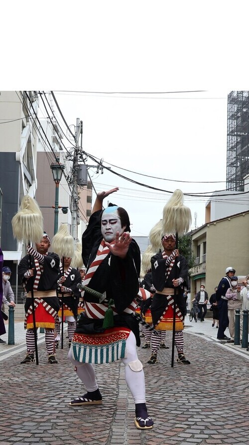 3:堂々と見得を切る「奴頭」！