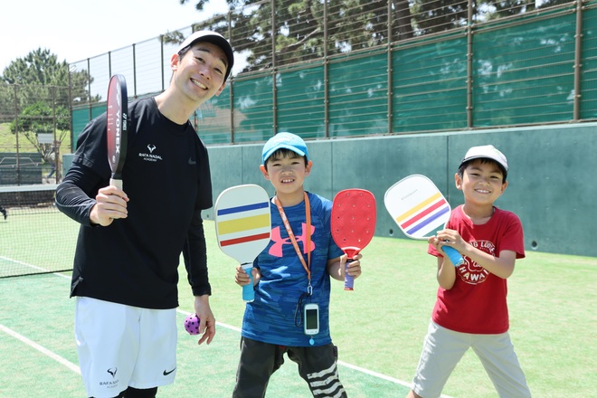 6:（画像）ピックルボールは老若男女問わず楽しめるスポーツです