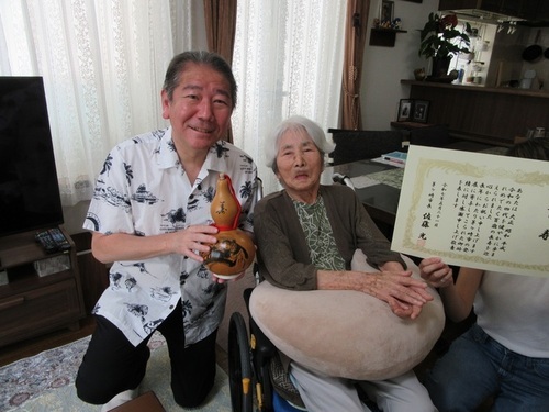 1:100歳おめでとうございます