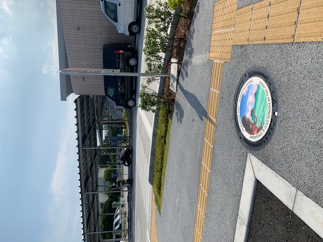 2:道の駅湘南ちがさきの歩行者通路上に設置されています