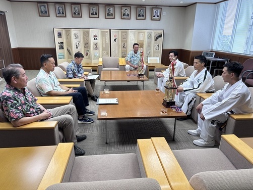 1:（画像）市長と歓談する様子