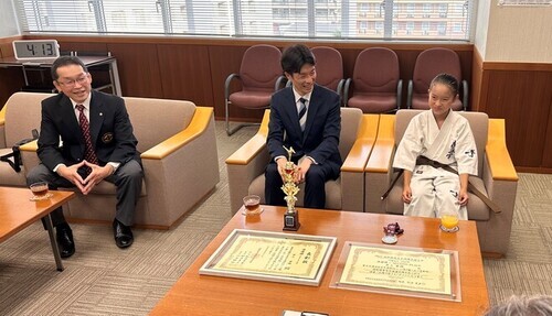 2:（画像）市長と歓談する様子