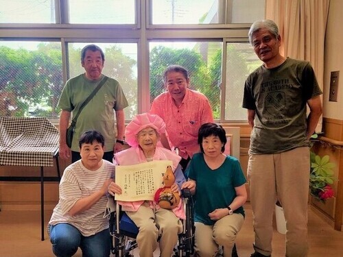 2:（画像）100歳おめでとうございます！