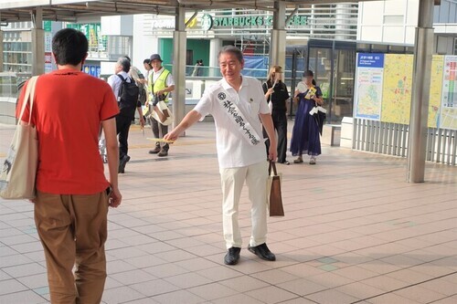 5:(画像)街頭キャンペーンの様子です