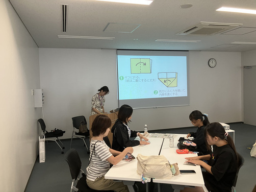 4:（画像）不要な古紙で作る生ごみ捨て箱