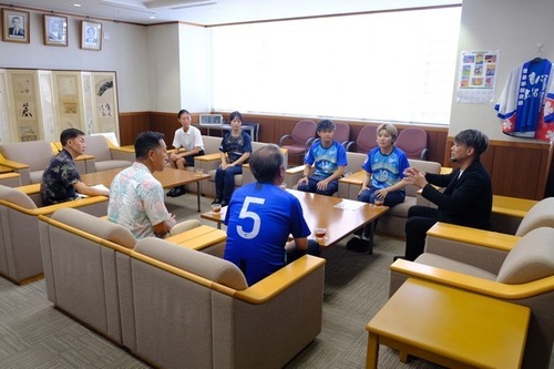 1:（画像）市長と歓談する様子
