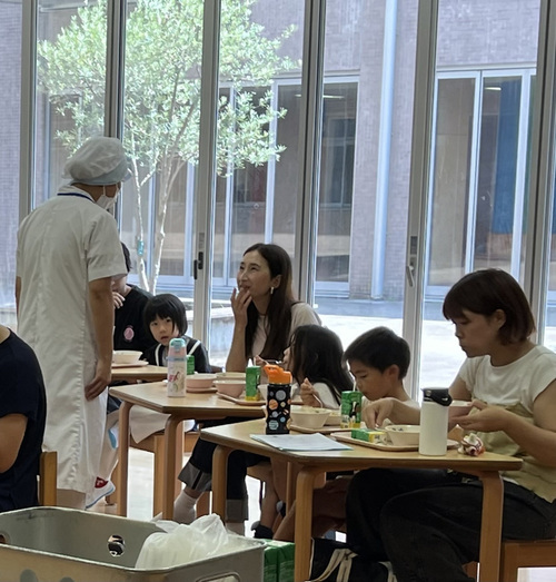 6:（画像）栄養士さんと会話しながらおいしく