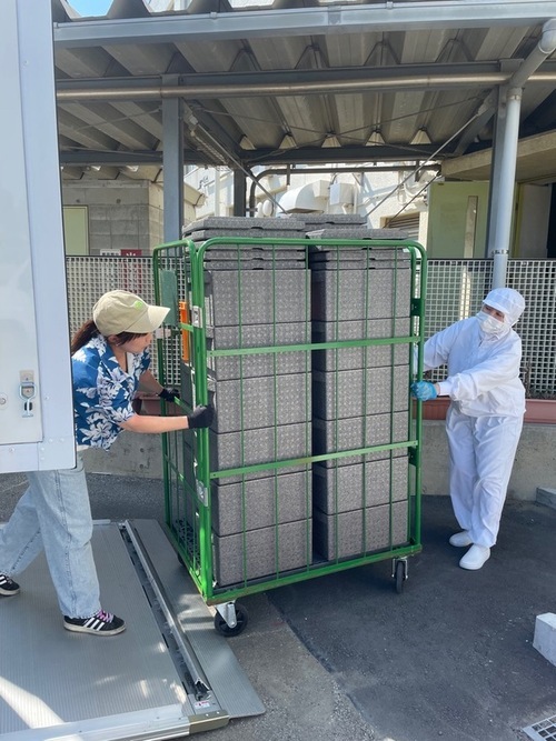 6:（画像）荷降ろしの様子