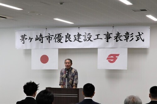1:（画像）佐藤市長からお祝いの挨拶が贈られました