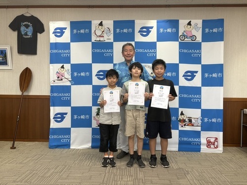 1:(画像)チームごとに賞状を受け取りました(1)