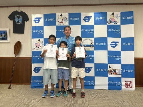 3:(画像)チームごとに賞状を受け取りました(3)