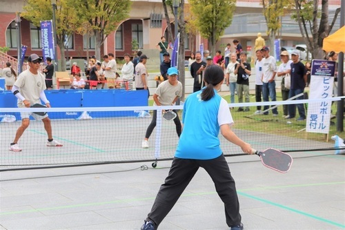 2:（画像）白熱したピックルボール大会