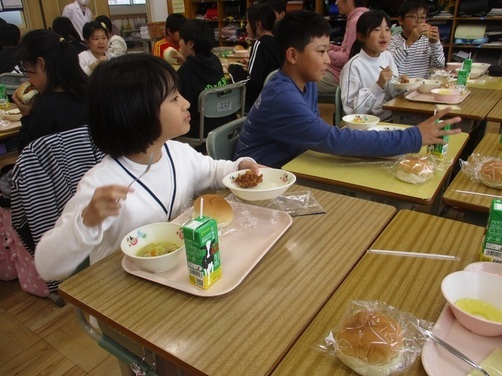2:（画像）楽しい給食の時間