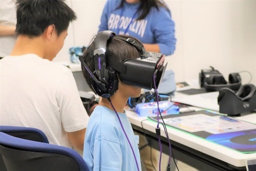 11:eスポーツ体験会ではVRでのハワイ体験も