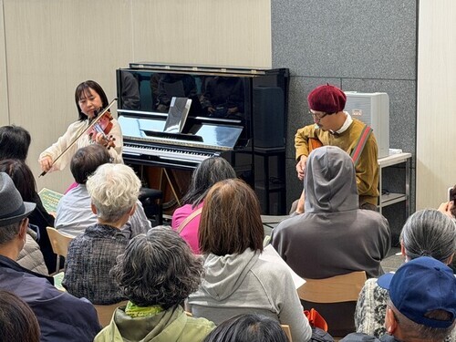 1:(画像)演奏の様子