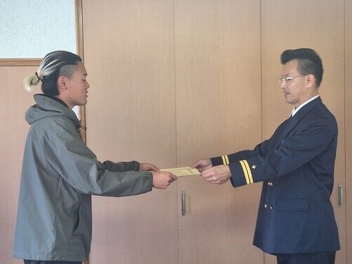 2:（画像）今澤 海人さんへ感謝状を贈呈