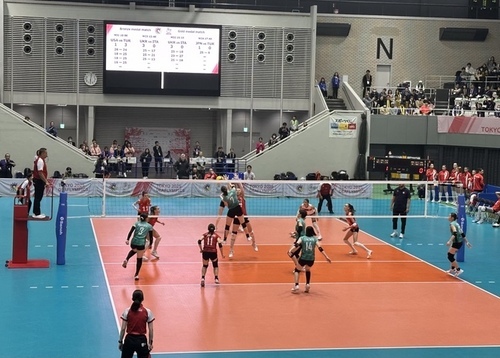 1:（画像）長谷山さんの見事なクイックの瞬間