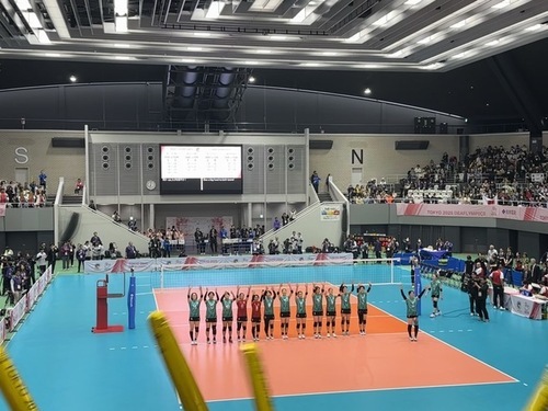 2:（画像）会場に挨拶する日本代表の選手達