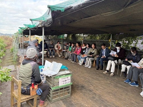 2:（画像）みなさん真剣にお話を聞いています（11日）