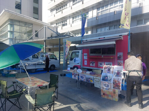 5:（画像）ブルーベリーのキッチンカーや焼きいもなど、その場で食べられるグルメも出店（26日）