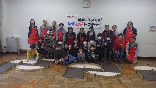 6:（画像）車を持ってハイ！チーズ！