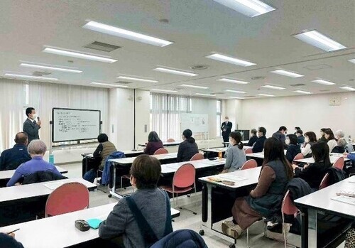 1:（画像）研修の様子（介護保険課長からの挨拶）