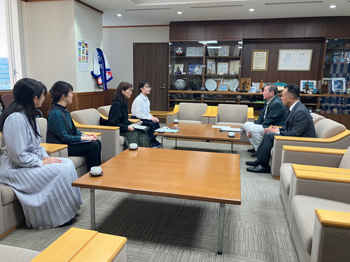 2:（画像）歓談の様子(1)