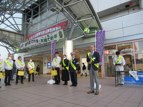 3:（画像）茅ヶ崎市交通安全対策協議会を代表して、塩崎副会長（副市長）のあいさつ