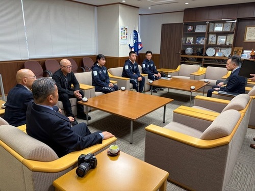 2:（画像）選手全員から大会結果を報告いただきました