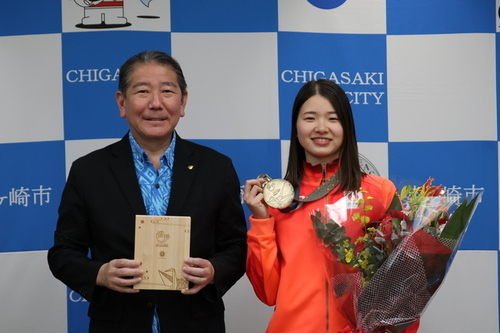 1:（画像）市長とツーショット