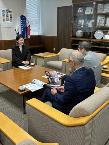 2:（画像）　歓談中