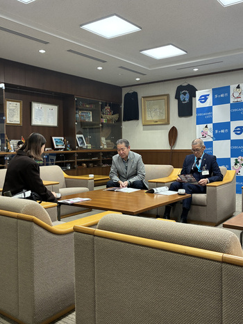 3:（画像）市長も副市長も真剣にきいています。