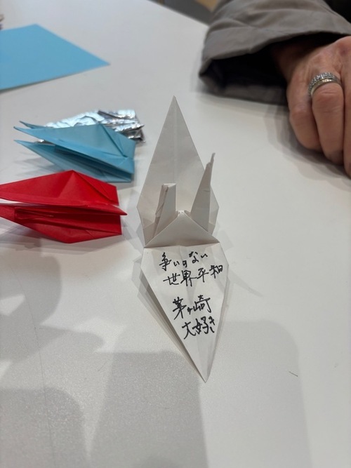 4:（画像）平和へのメッセージを込めた折り鶴