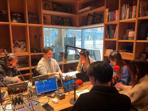 2:（画像）溌溂とした皆さんの笑顔と明るさでスタジオは普段以上に賑やかでした