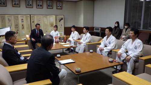 1:（画像）選手の大会結果について紹介