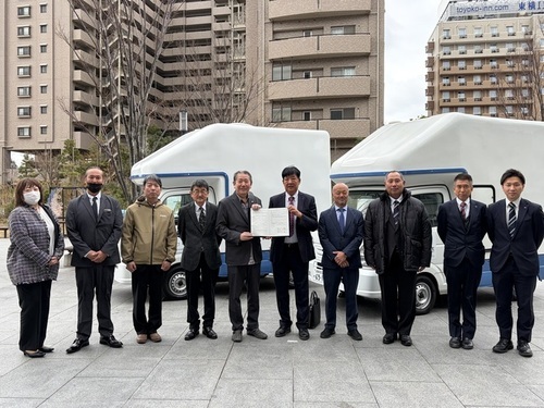 4:（画像）記念撮影（有限会社茅ヶ崎バンテック、神奈川県環境事業協同組合、株式会社モリタエコノス、佐藤市長）