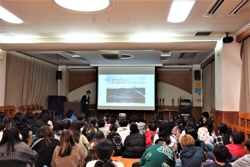 1:（画像）浜之郷小学校で被爆体験伝承者による講話が行われました