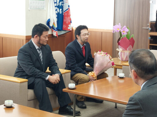 1:（画像）古知屋組合長（写真右）よりあいさつをいただきました