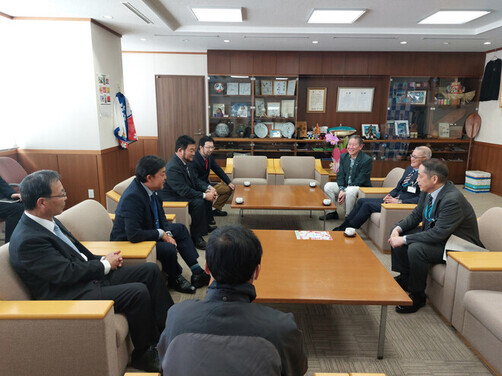 2:（画像）茅ヶ崎産のお花のPR方法について意見交換しました