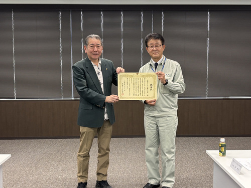 2:（画像）市長と東邦チタニウム株式会社茅ヶ崎工場・工場長の三戸様