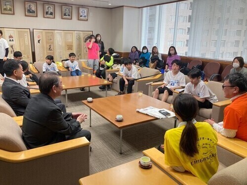 2:(画像)歓談の様子