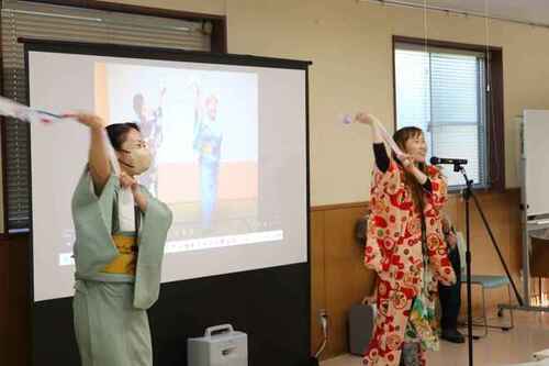 3:（画像）実際に活動で行ったダンスを披露してくださいました