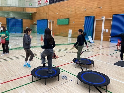 9:(画像)トランポリン