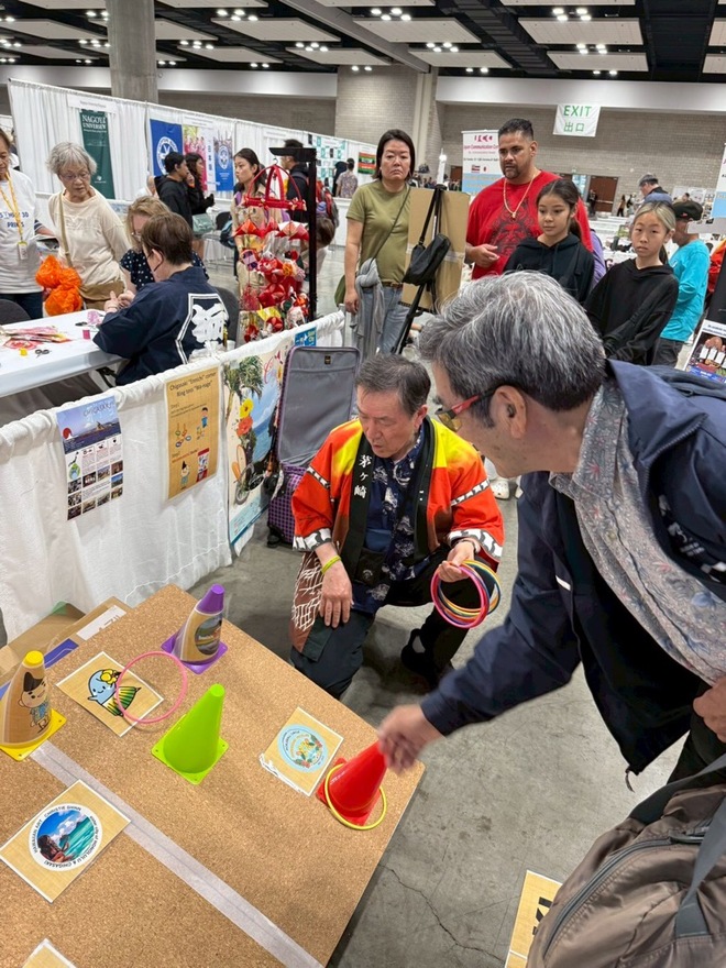 2:日本の縁日「輪投げ」に来場者もチャレンジ