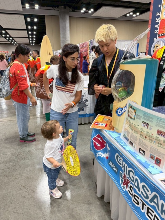 3:ガチャポンはハワイの子どもたちにも大人気