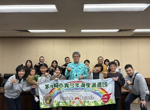 2:（画像）岸副市長や家族に見守られ、いよいよ出発